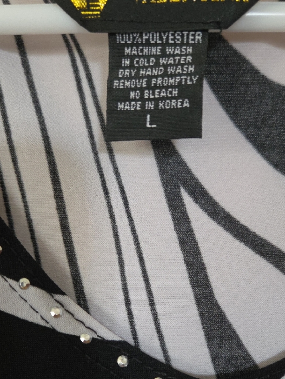 Valentina Black & White Long Sleeve Abstract V-Neck Tunic Top - Picture 3 of 4